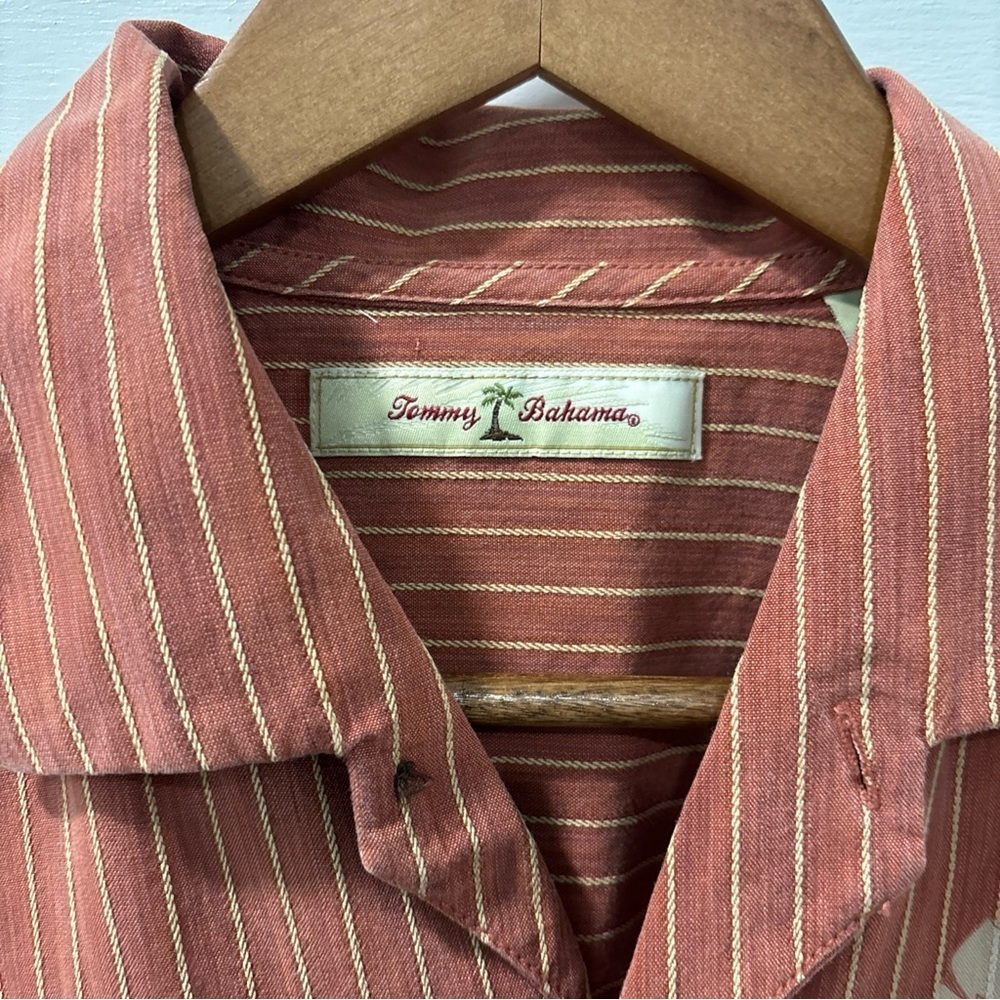 Tommy Bahama Men’s Hawaiian Shirt Short Sleeve Size L Tencel Blend Resortwear - Picture 2 of 6